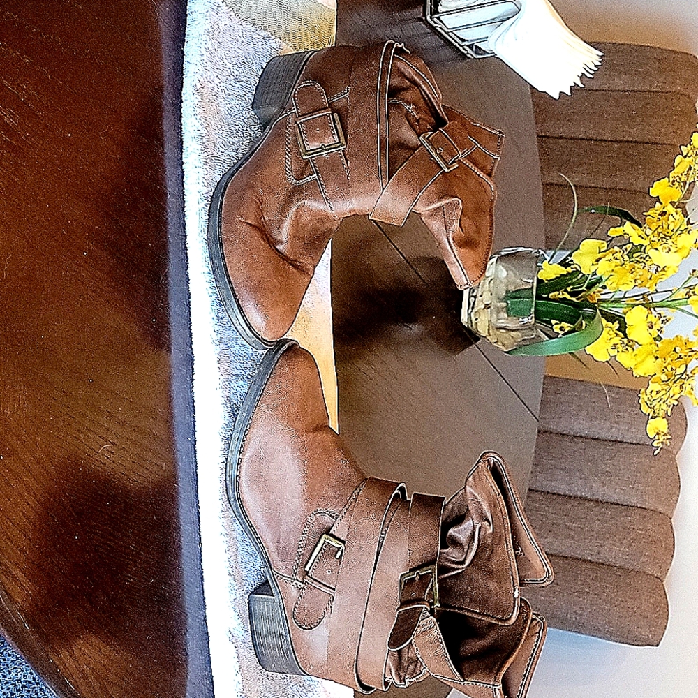 Boots  Candies,  brown size 8.5